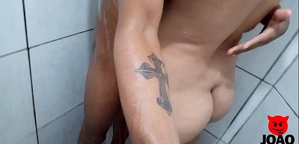  Tomando banho com a Paulista Gostosa - Joao O Safado ( Completo Sexo no Red )